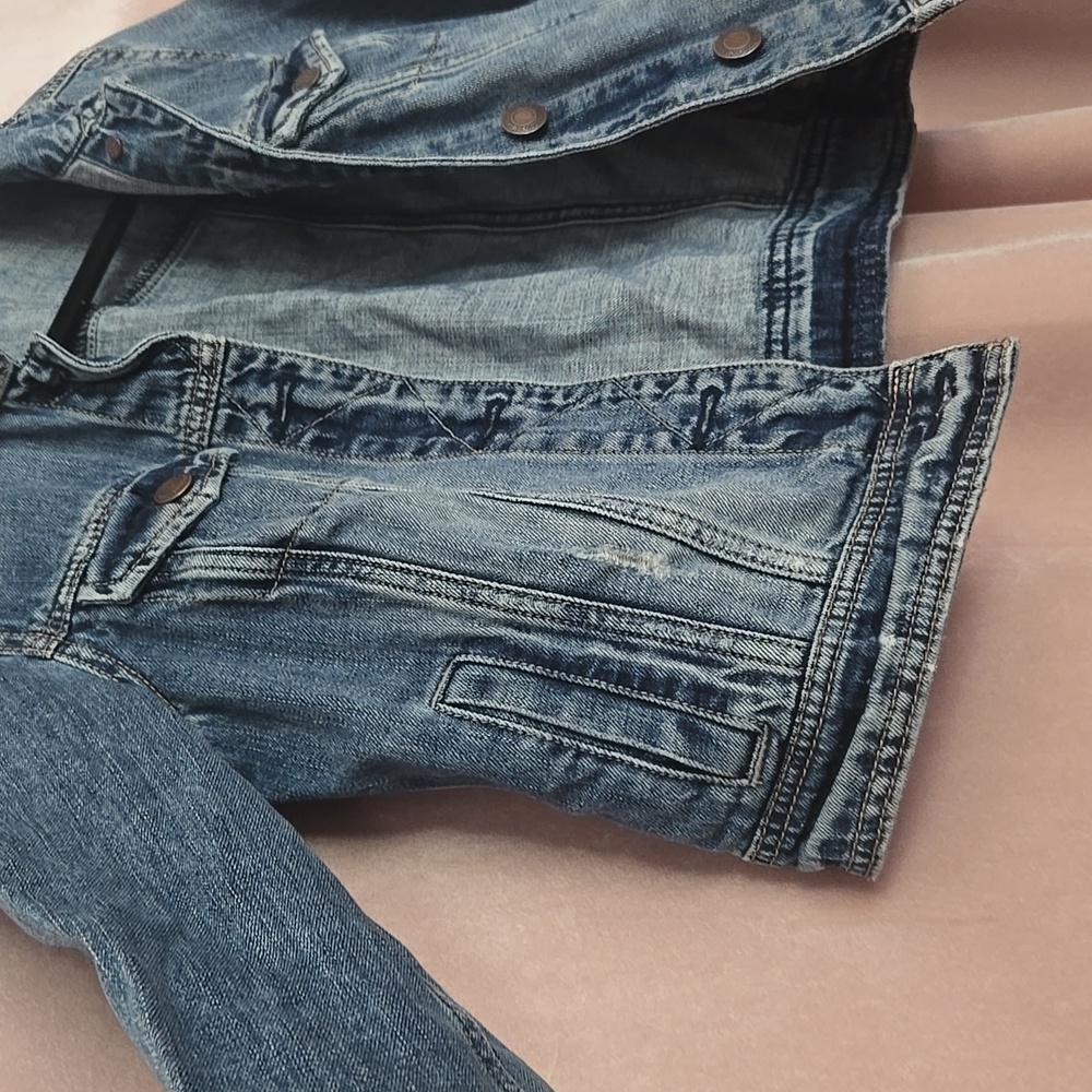 American Eagle Distressed Cropped Denim Jacket Size Small - Picture 4 of 6